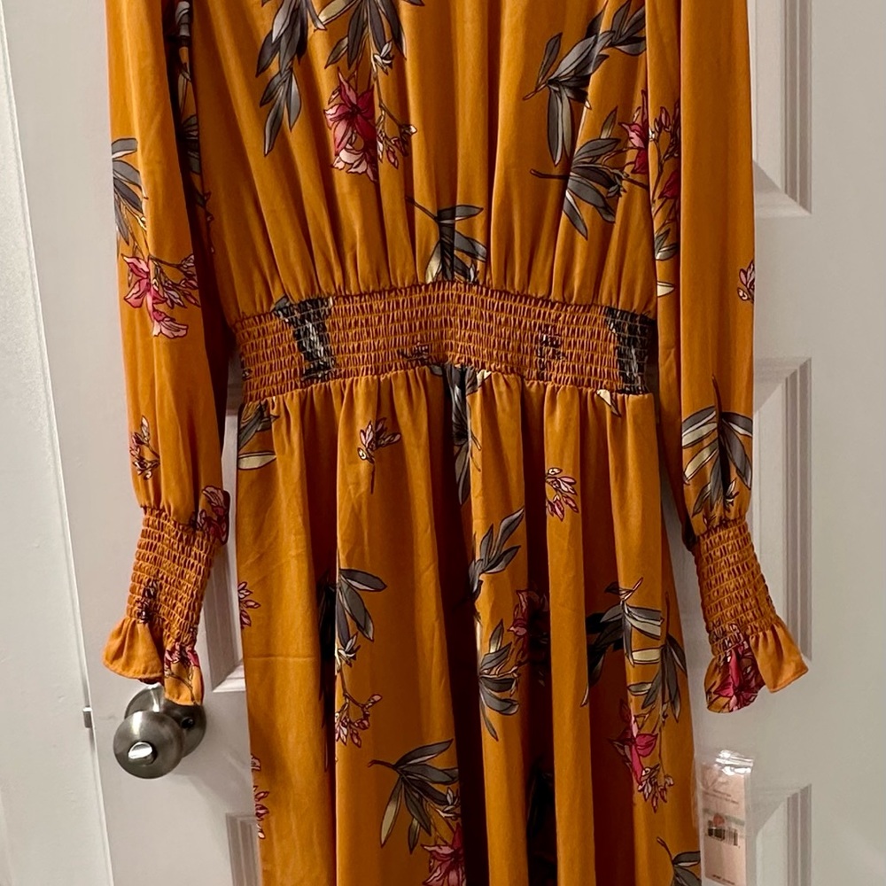 Nanette by Nanette Lenore gold multi print size 8 dress